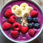 Smoothie Bowl mit Beeren (kalorienarm)