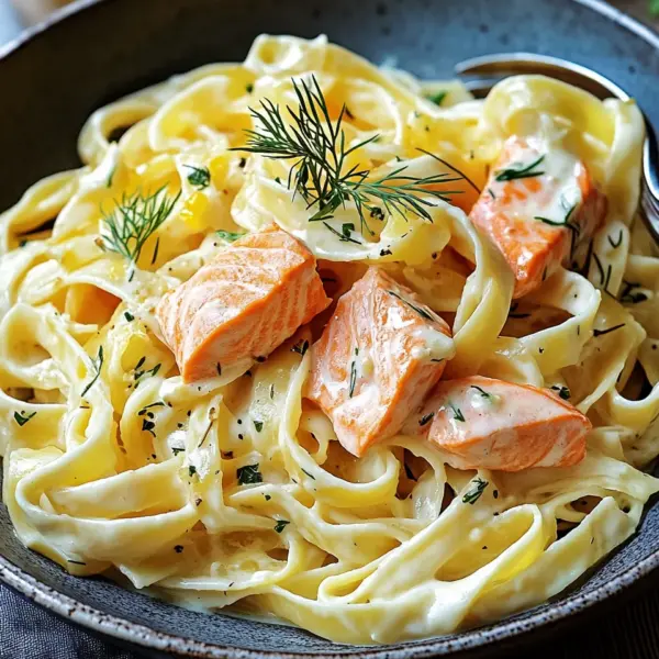 Lachs-Tagliatelle mit cremiger Zitronensoße
