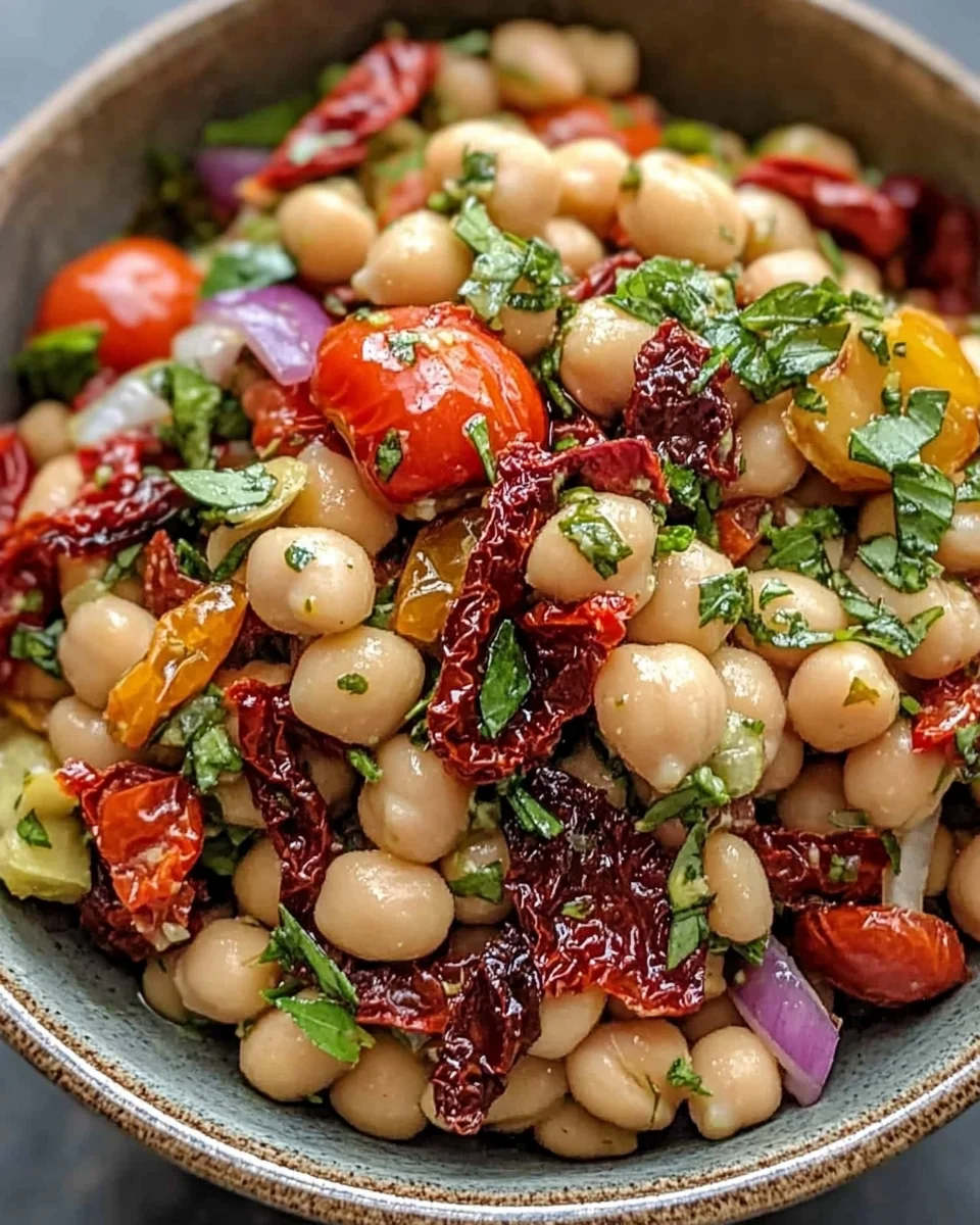 Marinierter getrockneter Tomaten-Bohnen-Salat