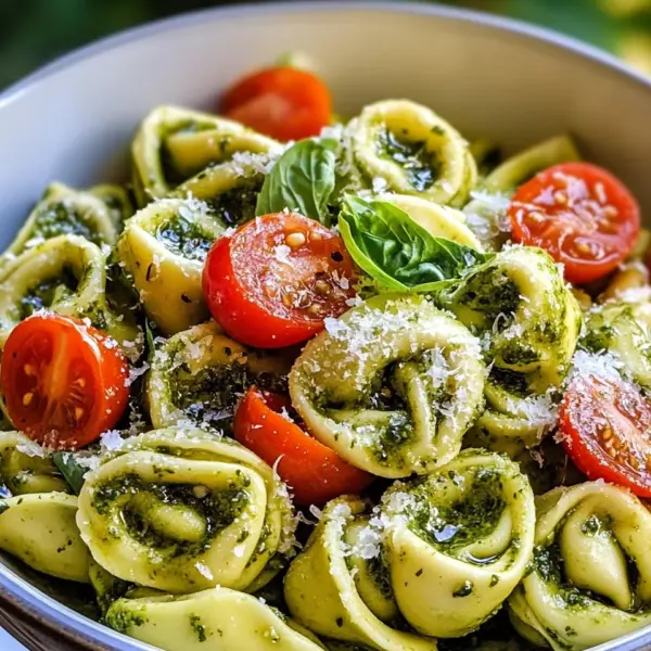 Tortellini-Salat mit Pesto