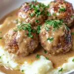 Hackb&auml;llchen in cremiger Sauce mit Kartoffelp&uuml;ree