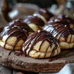 Nougat-Spitzbuben - M&uuml;rbe Pl&auml;tzchen mit Nougat