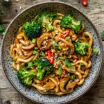 Schnelle Asianudeln mit Erdnusssauce