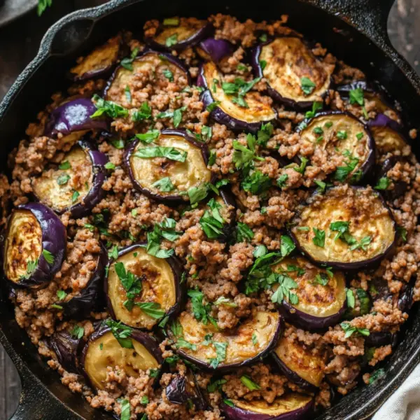 Türkische Auberginen-Hackfleisch-Pfanne